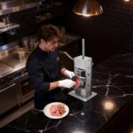 VEVOR Relleno manual de salchichas, relleno vertical de carne de 7 libras / 3 L, máquina de rellenar de carne con carcas
