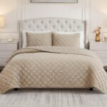 Juego de Edredón Matrimonial Queen BCBG Maeve YMF Carpets Inc BBAQ000304 felpa en relieve 3 piezas color marrón