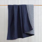 Juego de edredon Queen Tommy Hilfiger Revman International A0011026 3 piezas reversible suave diseno liso jardin y cuadr