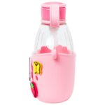 Botella para agua de plástico Rosita Fresita Strawberry Shortcake Silver Buffalo SBK978ST 22.5 onzas con correa y dijes