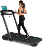 Cinta de correr plegable SereneLife SLFOLD30.9 2.5 HP motor 0.6 a 8.7 MPH absorción de golpes con asas Bluetooth control