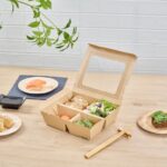 Caja de comida para llevar Restaurantware RWA1973K-MC papel kraft 28 oz 4 compartimentos con ventana desechable resisten