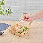 Caja de comida para llevar Restaurantware RWA1973K-MC papel kraft 28 oz 4 compartimentos con ventana desechable resisten
