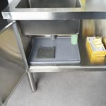 Tapete impermeable bajo lavabo Restaurantware RWT2611DG-MC 22 x 19 pulgadas silicona gris oscuro resistente al calor pro