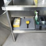 Tapete impermeable bajo lavabo Restaurantware RWT2611DG-MC 22 x 19 pulgadas silicona gris oscuro resistente al calor pro