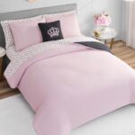 Juego de ropa de cama en bolsa Juicy Couture Crown Sparkle YMF Carpets Inc. JYAO004302 reversible sólido King negro rosa