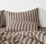 Juego de edredón Weston Stripe Truly Soft Pem America CS6623BRFQ-1500 3 piezas Full Queen marrón rayas todas las estacio