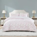 Juego de edredon estampado lazos Truly Soft Pem America CS6624PKFQ-1500 tamano Full Queen blanco rosa 3 piezas