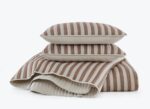 Juego de quilt 3 piezas Weston Stripe marrón Truly Soft Pem America QS6623BRKG-2600 King con fundas de almohada