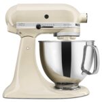 KitchenAid Artisan Series Batidora de Pie con Cabezal Inclinable de 5 Cuartos con Escudo Vertedor KSM150PS, Crema de Alm