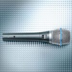 Micrófono condensador SHURE para manejar aplicaciones vocales, Plateado