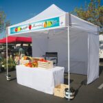 Carpa Emergente Comercial E-Z UP ES100S 10x10 Pies Blanca con 3 Paredes Laterales y Bolsa Rodante Wide-Trax