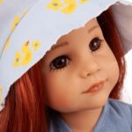 Muñeca Gotz Hannah Little Duck 19.5 pulgadas Articulada Vestido Azul Sombrero Bolsa Lentes Florales Pato de Hule Cabello