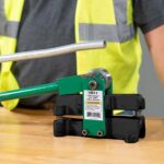 Greenlee 1811 Little Kicker Offset Hand Bender para conducto EMT de 3/4", plata/verde