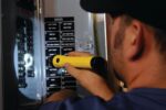 Streamlight 76413 PolyStinger LED HAZ-LO Linterna recargable intrínsecamente segura con cargador de CA de 120 voltios, a
