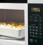 Horno de microondas de GE JVM3160RFSS de 1.6 pies cúbicos, con acabado en acero inoxidable