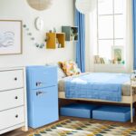 Avanti Minirefrigerador con congelador de diseño retro, refrigerador compacto con puertas dobles para oficina en casa o