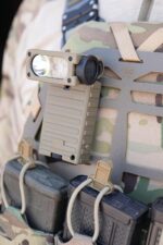 Streamlight 14031 Sidewinder - Linterna militar impermeable LED de 55 lúmenes con (2) pilas alcalinas AA y montaje en E