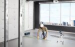 Bosch GLL 100 GX Láser de línea cruzada autonivelante de haz verde de 100 pies, incluye 3 pilas AA, dispositivo de posic