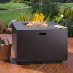 Fogata Cuadrada de Hierro Christopher Knight Home Wellington 303997 33 Pulgadas 50000 BTU Gris Oscuro