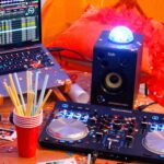 Hercules DJSpeaker 32 Party | Altavoces de monitor RMS de 15 vatios con espectáculo de luz sincronizado con tempo
