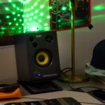 Hercules DJSpeaker 32 Party | Altavoces de monitor RMS de 15 vatios con espectáculo de luz sincronizado con tempo