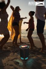 Bocina Bluetooth Altec Lansing Soundbucket XL IMW899 Impermeable IP67 Luces LED 20 Horas de Reproducción Carga Inalámbri