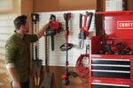Motosierra Inalámbrica CRAFTSMAN CMCCS620M1 V20 12 Pulgadas Batería 4.0 Ah Color Rojo