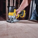 DEWALT Sierra de calar de 20 V máximo, inalámbrica, agarre de barril, velocidad de hoja de 3,200, solo herramienta (DCS3