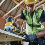 DEWALT Sierra de calar de 20 V máximo, inalámbrica, agarre de barril, velocidad de hoja de 3,200, solo herramienta (DCS3