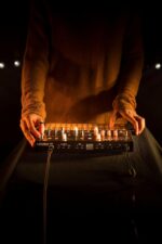 Arturia - Teclado sintetizador MicroFreak - Sintetizador híbrido de 25 teclas con teclado PCB, wavetable y osciladores d