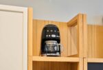 Smeg Cafetera de goteo estética de estilo retro de los años 50 con jarra de vidrio de 10 tazas, función de arranque auto