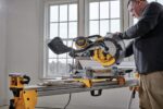 DEWALT Sierra ingletadora, 12 pulgadas, doble bisel, compuesto, línea de corte XPS, 15 amperios (DWS716XPS)
