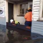 Compuerta contra Inundaciones Quick Dam QDFG25 Ancho Ajustable 25 a 30 Pulgadas Altura 26 Pulgadas Marco de Acero Funda