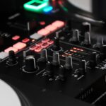 Numark Scratch | Mezclador de arañazos DJ de dos canales para Serato DJ Pro (incluido) con Innofader Crossfader, licenci