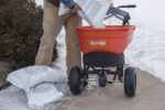 Esparcidor Comercial de Empuje Agri-Fab 45-0548 130 libras Naranja Negro