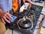 Controlador DJ Hercules DJControl Inpulse 500 USB 2 Canales Negro con Interfaz de Audio Incorporada