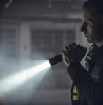 Streamlight 78101 Stinger 2020 - Linterna profesional recargable de 2000 lúmenes con cargador de soporte de 120 V AC/12