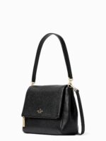 Bolso de Hombro Kate Spade New York Leila K6029001 Piel Pebbled Negro con Solapa Mediana
