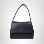 Bolso de Hombro Kate Spade New York Leila K6029001 Piel Pebbled Negro con Solapa Mediana