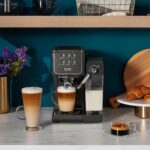 Mr. Coffee One-Touch CoffeeHouse+ Espresso, capuchino y máquina de café con leche para el hogar con bomba italiana de 19