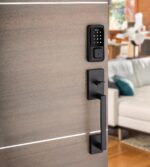Cerradura Inteligente Kwikset Halo con Juego de Manijas San Clemente Wi-Fi Pantalla Táctil Negro Mate