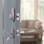 Amazon Basics - Cerradura electrónica con teclado y cerrojo de puerta sin llave con entrada sin llave de control táctil,