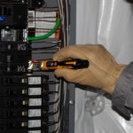 Kit de localizador de interruptores de circuito Klein Tools 80101, kit de probador de tomacorriente y receptáculo GFCI,