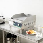 Restaurantware Hi Tek - Plancha eléctrica duradera para encimera, 120 V, 1750 W, de acero inoxidable, con bandeja de gra