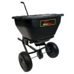 Brinly BS361BH-A Esparcidor de transmisión de remolque de lujo con mango extendido de fácil alcance y cubierta resistent