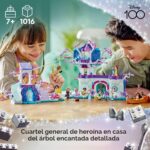 LEGO Disney La Casa en el Árbol Encantada Set de Construcción 1016 Piezas con 13 Mini-muñecas de Princesas Jasmine Elsa