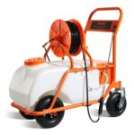 Pulverizador de Jardín VEVOR KF-60C-1 15 Galones con Batería Carrito con Ruedas Manguera 126 Pies 8 Boquillas 2 Varitas