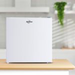 Koolatron Refrigerador - Capacidad de 1.7 pies cúbicos, mini refrigerador blanco con congelador para cocina, dormitorio,