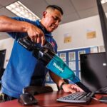 Makita XLC08R1B Kit de aspiradora inalámbrica compacta sin escobillas de iones de litio LXT® de 18 V, gatillo con bloque